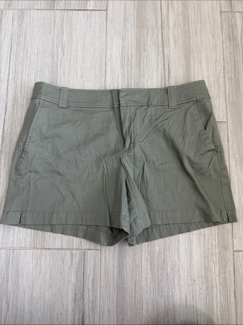 New‎ York & Company light green grey Casual Chino Shorts size 10 structured